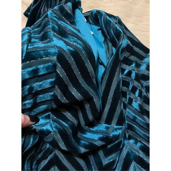 Belle Badgley Mischka Women's Size 6 Teal Stretch Velvet Gown Formal Long Sleeve - Picture 5 of 5